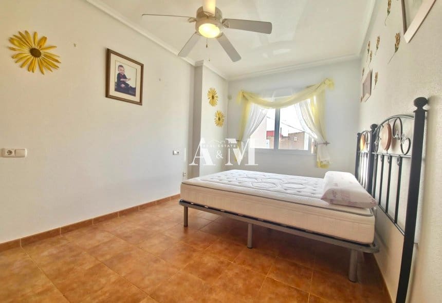 Casa de 3 habitaciones en Torre de la Horadada en alquiler con garaje - 1.300 € (Ref: 10095420)
