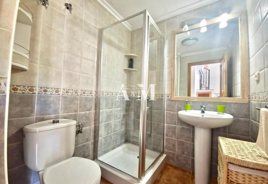 Casa de 3 habitaciones en Torre de la Horadada en alquiler con garaje - 1.300 € (Ref: 10095420)