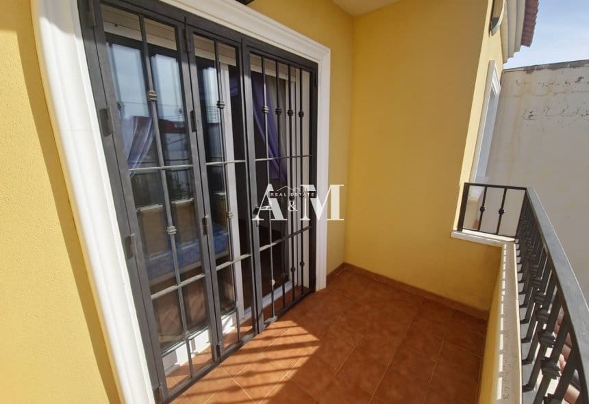 Casa de 3 habitaciones en Torre de la Horadada en alquiler con garaje - 1.300 € (Ref: 10095420)