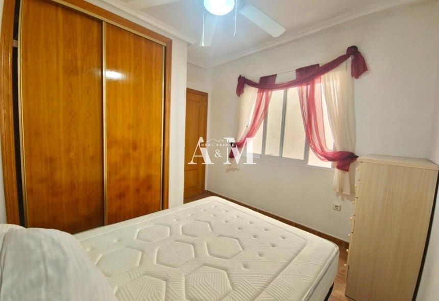 Casa de 3 habitaciones en Torre de la Horadada en alquiler con garaje - 1.300 € (Ref: 10095420)