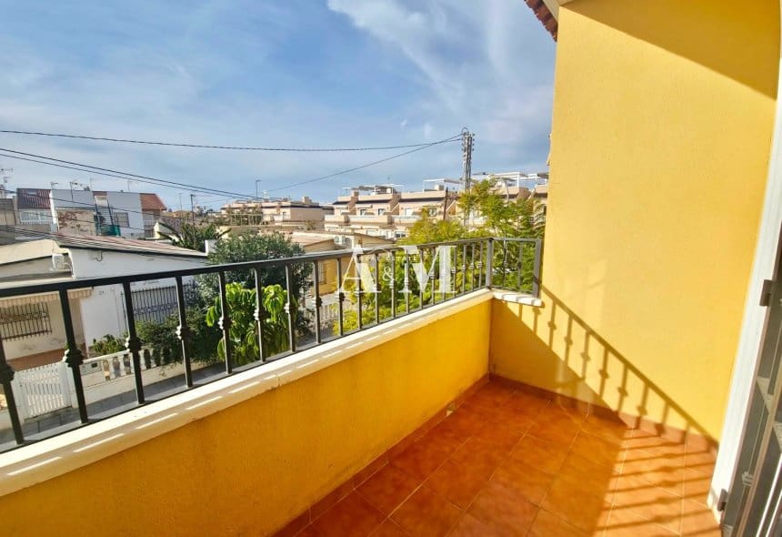 Casa de 3 habitaciones en Torre de la Horadada en alquiler con garaje - 1.300 € (Ref: 10095420)
