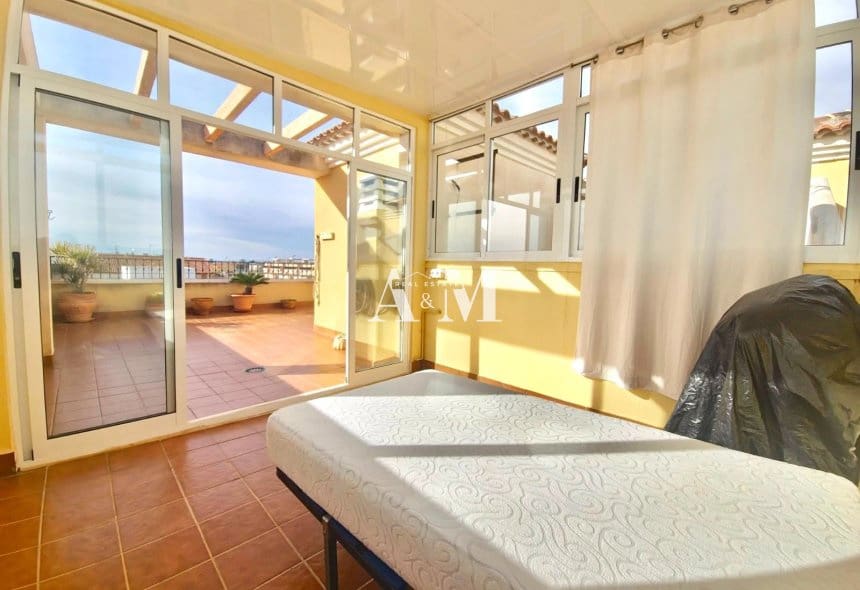 Casa de 3 habitaciones en Torre de la Horadada en alquiler con garaje - 1.300 € (Ref: 10095420)