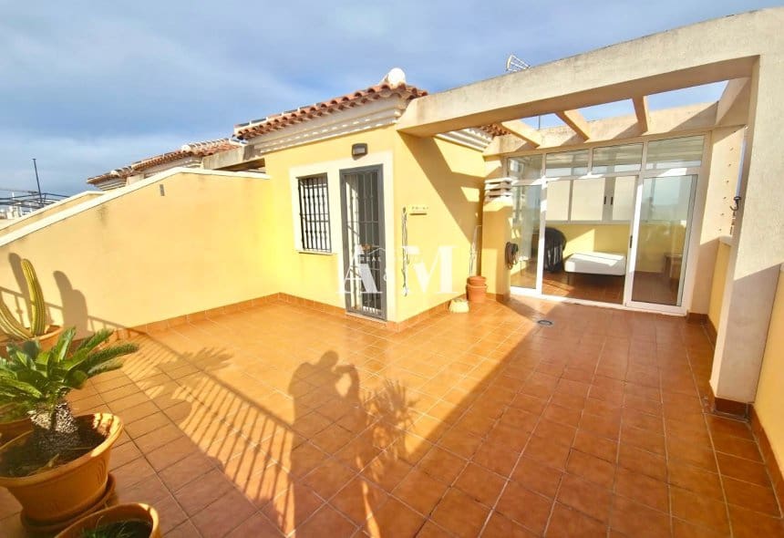 Casa de 3 habitaciones en Torre de la Horadada en alquiler con garaje - 1.300 € (Ref: 10095420)