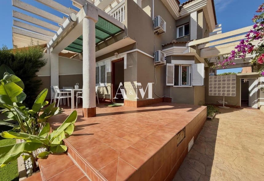 Casa de 3 habitaciones en Gran Alacant en alquiler con piscina - 1.350 € (Ref: 10095423)