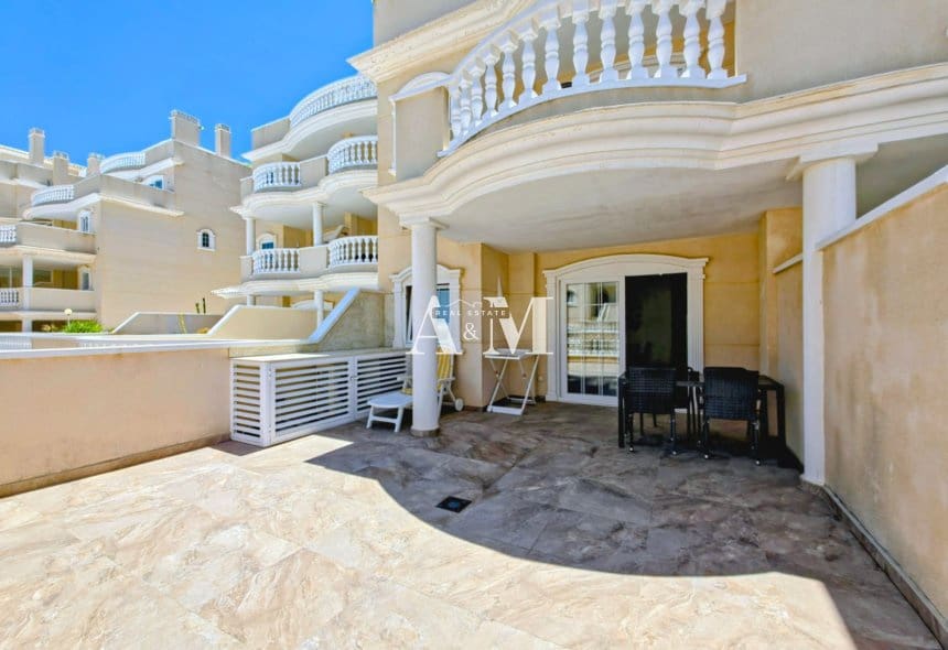 Apartamento Playa de 2 habitaciones en Guardamar del Segura en alquiler con piscina - 1.300 € (Ref: 10095426)