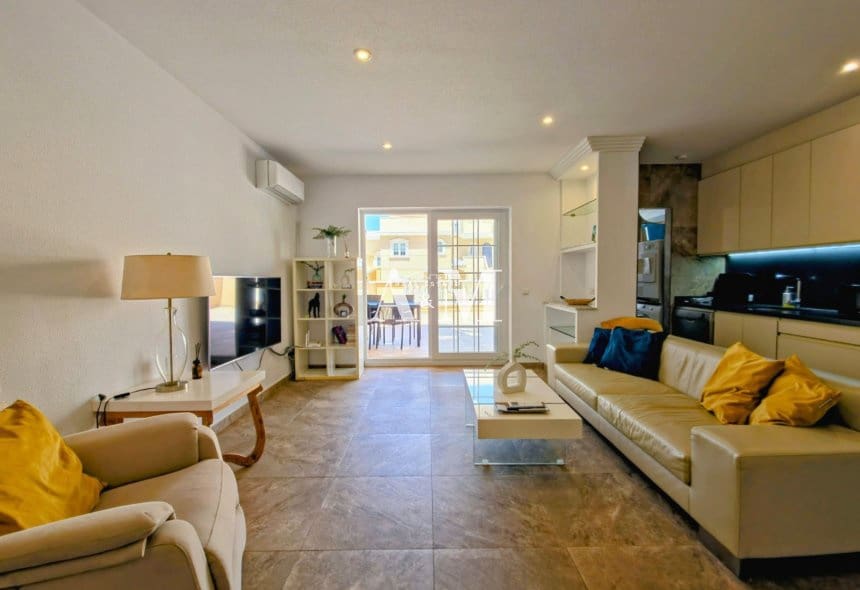 Apartamento Playa de 2 habitaciones en Guardamar del Segura en alquiler con piscina - 1.300 € (Ref: 10095426)