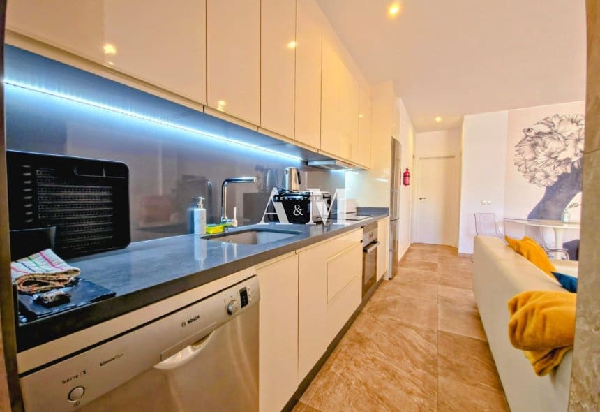 Apartamento Playa de 2 habitaciones en Guardamar del Segura en alquiler con piscina - 1.300 € (Ref: 10095426)