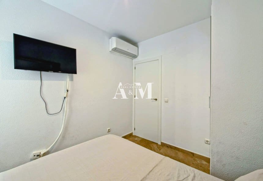Apartamento Playa de 2 habitaciones en Guardamar del Segura en alquiler con piscina - 1.300 € (Ref: 10095426)