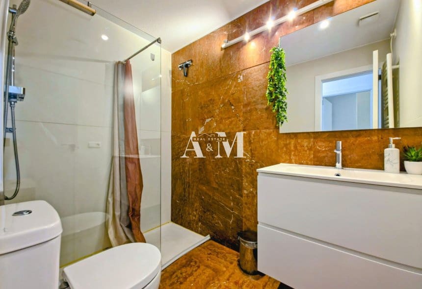 Apartamento Playa de 2 habitaciones en Guardamar del Segura en alquiler con piscina - 1.300 € (Ref: 10095426)