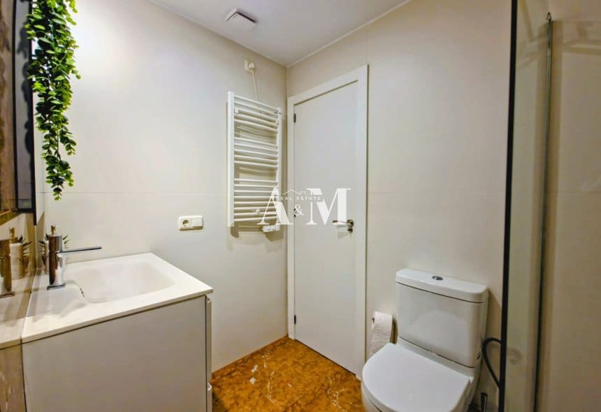 Apartamento Playa de 2 habitaciones en Guardamar del Segura en alquiler con piscina - 1.300 € (Ref: 10095426)
