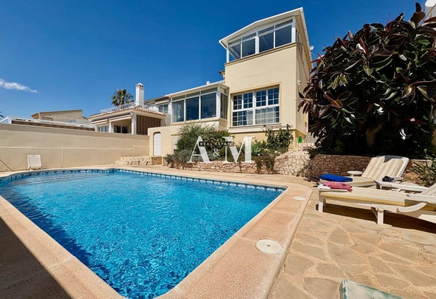 2 soveværelse Villa til salg i Villamartin med swimmingpool garage - € 435.000 (Ref: 10095433)