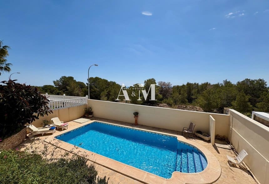 2 soveværelse Villa til salg i Villamartin med swimmingpool garage - € 435.000 (Ref: 10095433)