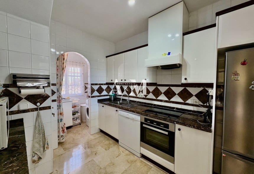 2 soveværelse Villa til salg i Villamartin med swimmingpool garage - € 435.000 (Ref: 10095433)