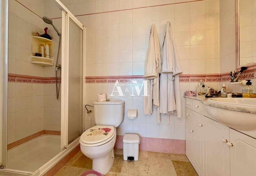 2 soveværelse Villa til salg i Villamartin med swimmingpool garage - € 435.000 (Ref: 10095433)
