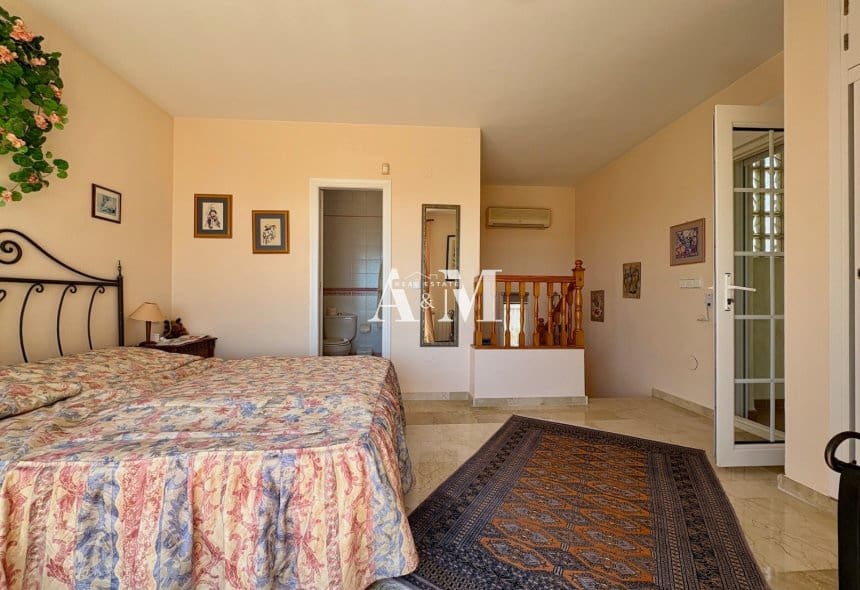 2 soveværelse Villa til salg i Villamartin med swimmingpool garage - € 435.000 (Ref: 10095433)