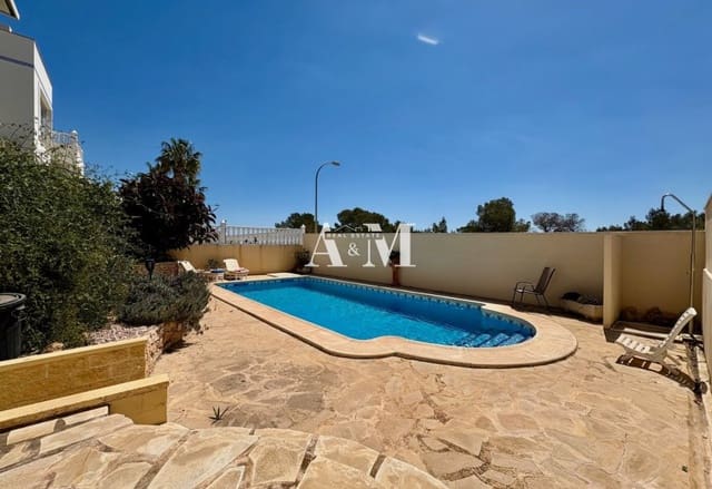 2 soveværelse Villa til salg i Villamartin, Orihuela med swimmingpool garage - € 435.000 (Ref: 10095433)