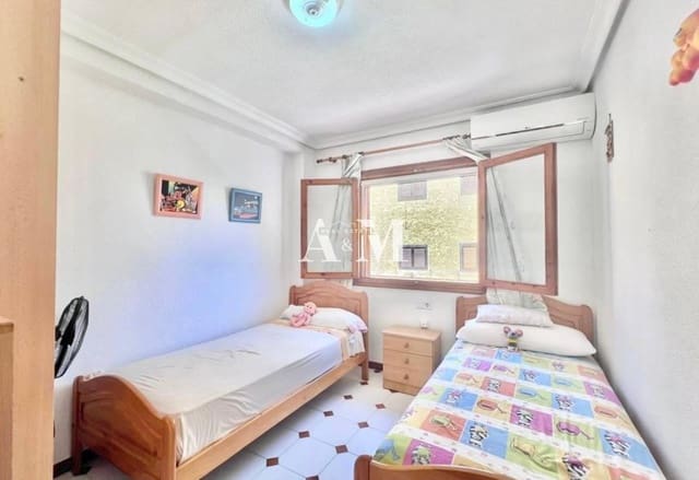 2 quarto Apartamento de Praia para arrendar em Los Europeos, Torrevieja com garagem - 700 € (Ref: 10095436)