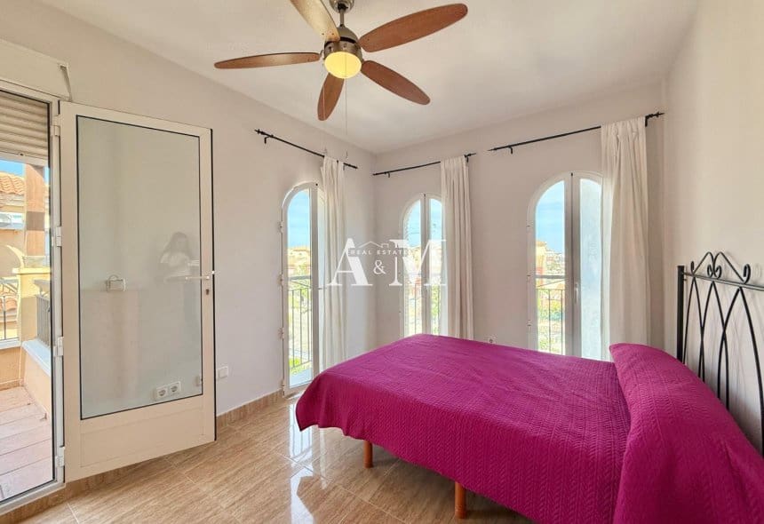4 Zimmer Villa zu vermieten in Torre de la Horadada mit Pool - 2.300 € (Ref: 10095437)