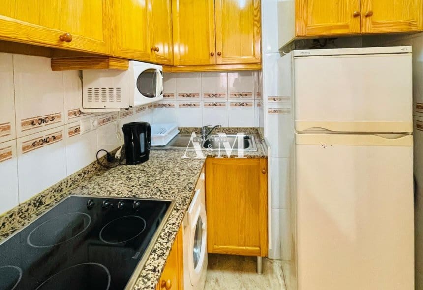 1 makuuhuone Ranta-asunto vuokrattavana paikassa Torrevieja - 750 € (Ref: 10095438)