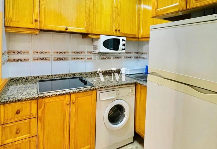 1 makuuhuone Ranta-asunto vuokrattavana paikassa Torrevieja - 750 € (Ref: 10095438)