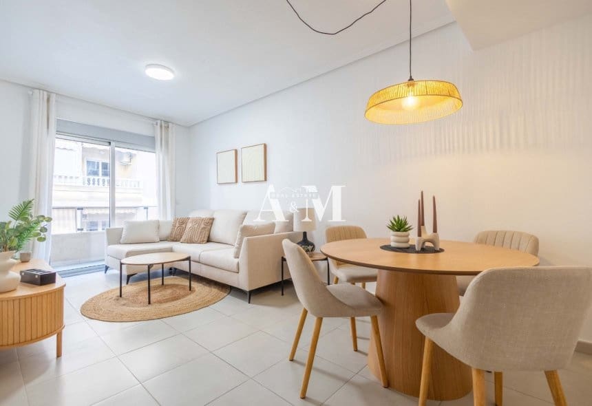 3 soveværelse Strandlejlighed til salg i Torrevieja med garage - € 220.000 (Ref: 10095439)