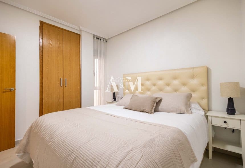 3 soveværelse Strandlejlighed til salg i Torrevieja med garage - € 220.000 (Ref: 10095439)