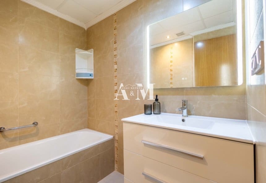 3 soveværelse Strandlejlighed til salg i Torrevieja med garage - € 220.000 (Ref: 10095439)