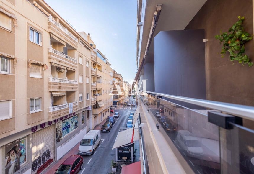 3 soveværelse Strandlejlighed til salg i Torrevieja med garage - € 220.000 (Ref: 10095439)