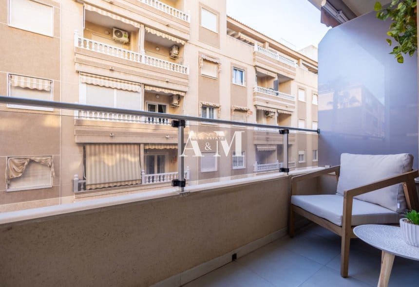 3 soveværelse Strandlejlighed til salg i Torrevieja med garage - € 220.000 (Ref: 10095439)