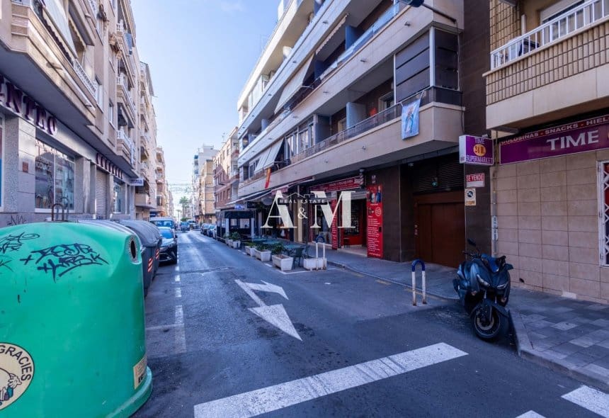 3 soveværelse Strandlejlighed til salg i Torrevieja med garage - € 220.000 (Ref: 10095439)