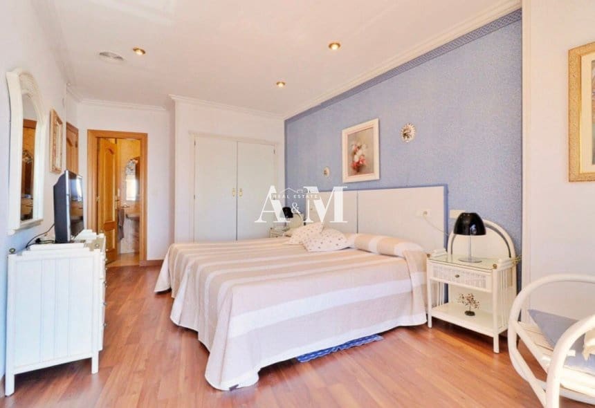 5 quarto Penthouse para arrendar em Santa Pola com garagem - 2 150 € (Ref: 10095443)