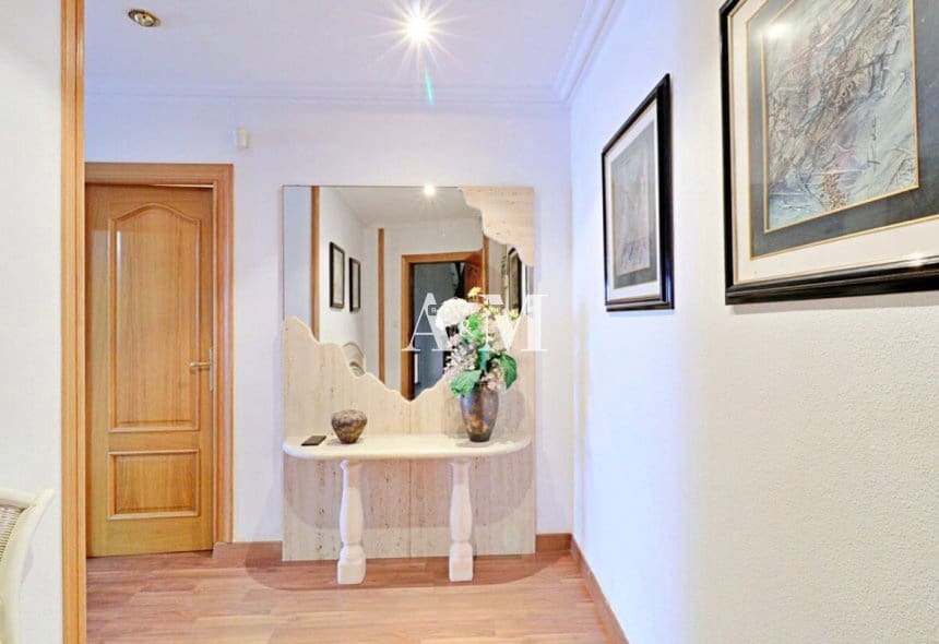 5 quarto Penthouse para arrendar em Santa Pola com garagem - 2 150 € (Ref: 10095443)