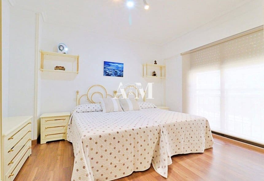 5 quarto Penthouse para arrendar em Santa Pola com garagem - 2 150 € (Ref: 10095443)