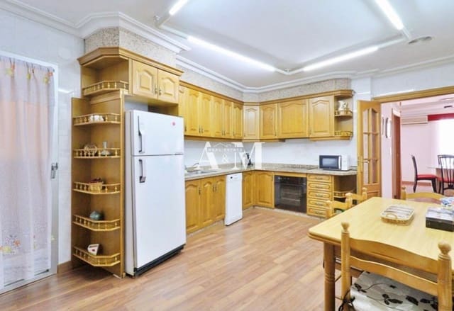 Penthouse de 5 chambres à louer à Calas Santiago Bernabéu, Santa Pola avec garage - 2 150 € (Ref: 10095443)