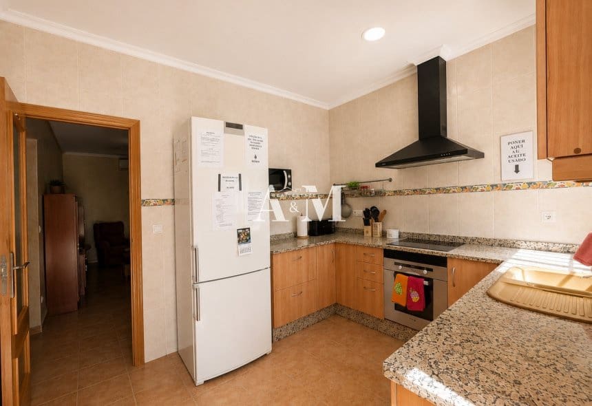 Chalet de 4 habitaciones en La Romana en venta con piscina garaje - 360.000 € (Ref: 10095444)