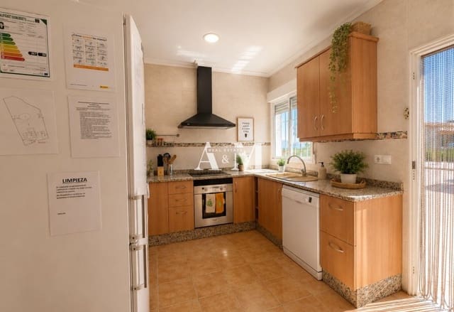Chalet de 4 habitaciones en La Romana en venta con piscina garaje - 360.000 € (Ref: 10095444)