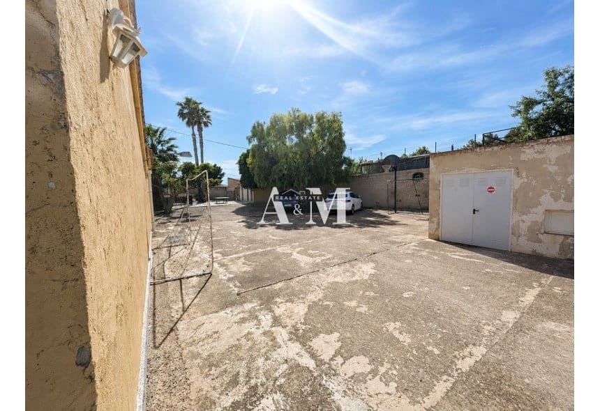Chalet de 4 habitaciones en La Romana en venta con piscina garaje - 360.000 € (Ref: 10095444)