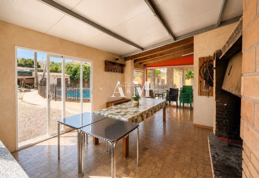 Chalet de 4 habitaciones en La Romana en venta con piscina garaje - 360.000 € (Ref: 10095444)