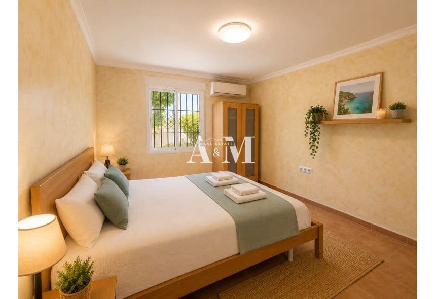 Chalet de 4 habitaciones en La Romana en venta con piscina garaje - 360.000 € (Ref: 10095444)