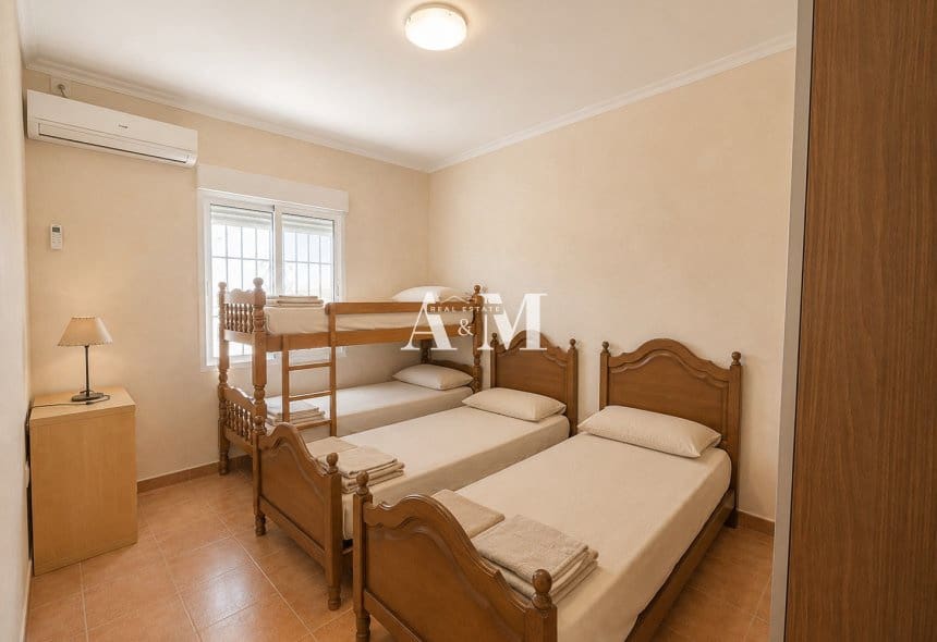 Chalet de 4 habitaciones en La Romana en venta con piscina garaje - 360.000 € (Ref: 10095444)