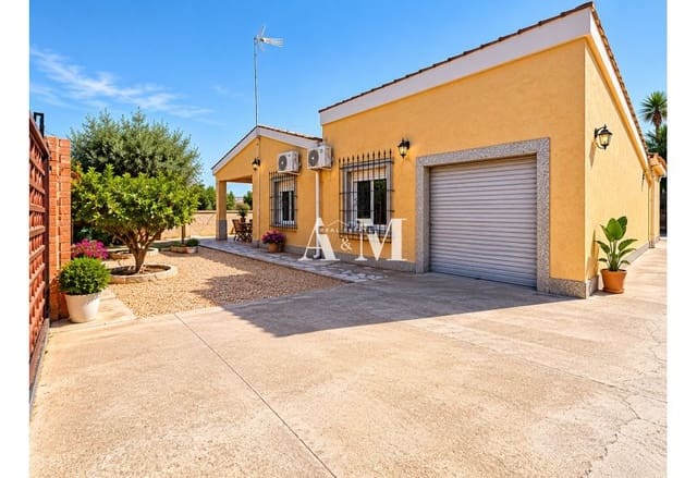 Chalet de 4 habitaciones en La Romana en venta con piscina garaje - 360.000 € (Ref: 10095444)