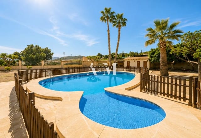 Chalet de 4 habitaciones en La Romana en venta con piscina garaje - 360.000 € (Ref: 10095444)