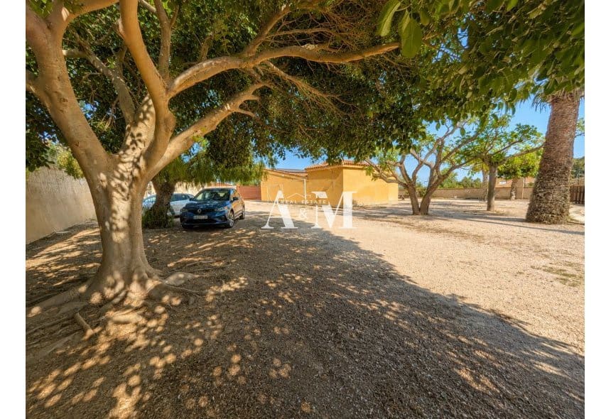 Chalet de 4 habitaciones en La Romana en venta con piscina garaje - 360.000 € (Ref: 10095444)