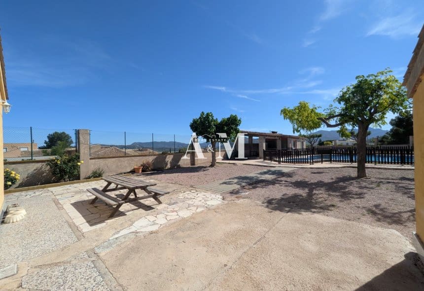 Chalet de 4 habitaciones en La Romana en venta con piscina garaje - 360.000 € (Ref: 10095444)