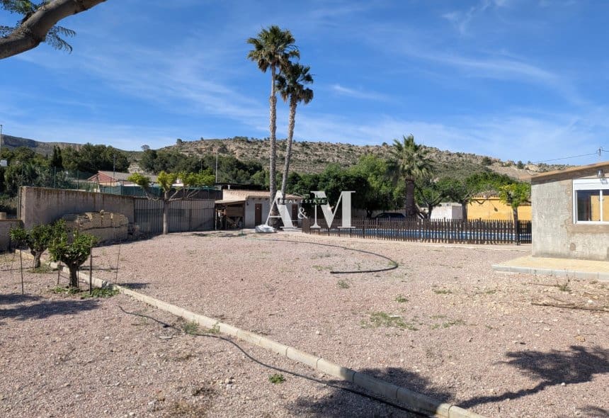 Chalet de 4 habitaciones en La Romana en venta con piscina garaje - 360.000 € (Ref: 10095444)