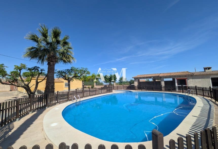 Chalet de 4 habitaciones en La Romana en venta con piscina garaje - 360.000 € (Ref: 10095444)