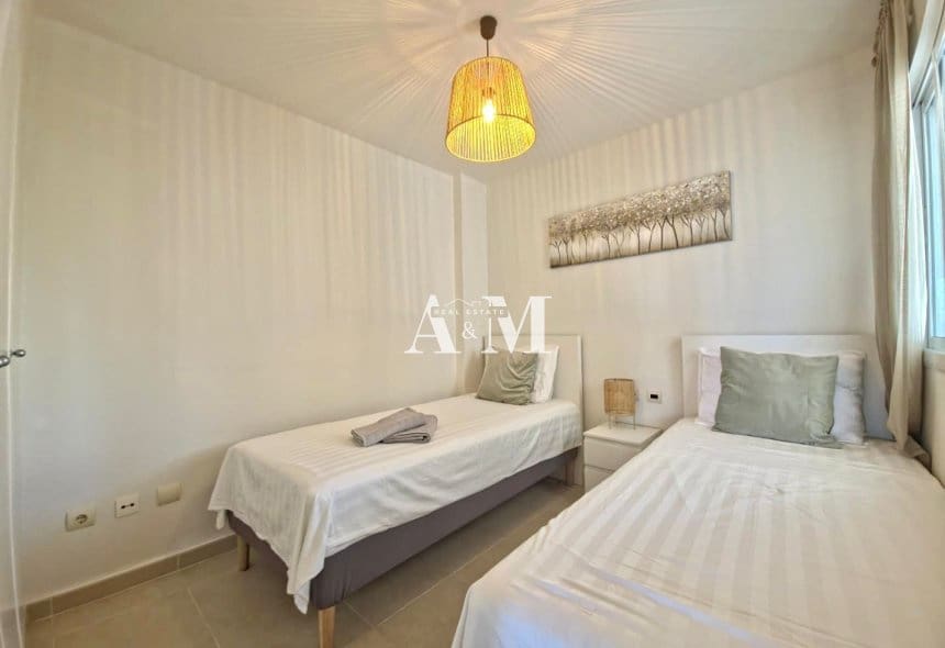 2 soverom Leilighet til leie i Orihuela Costa med svømmebasseng garasje - € 1 400 (Ref: 10095448)