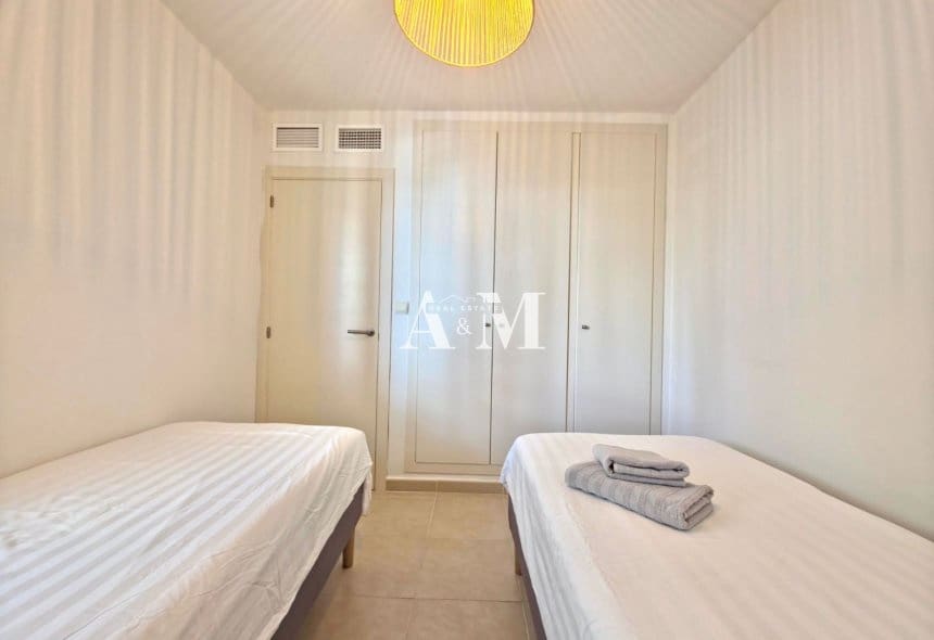 2 soverom Leilighet til leie i Orihuela Costa med svømmebasseng garasje - € 1 400 (Ref: 10095448)