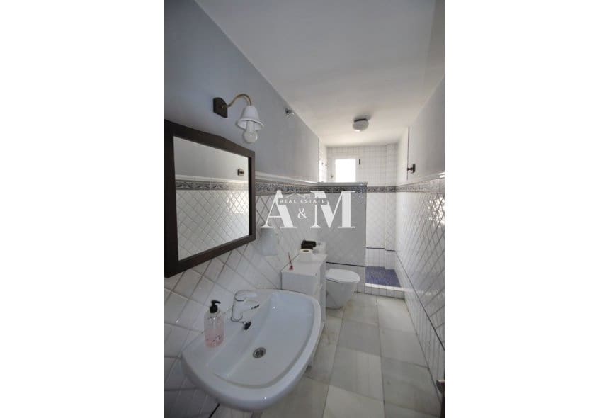 2 slaapkamer Commercieel te huur in Torrevieja - € 4.900 (Ref: 10095449)