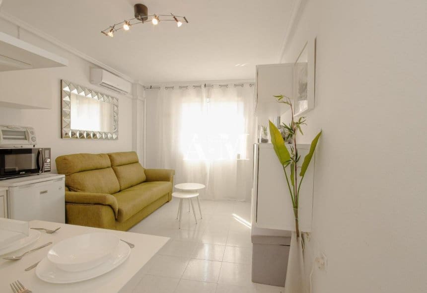 1 chambre Studio à vendre à Torrevieja avec piscine - 90 000 € (Ref: 10095450)